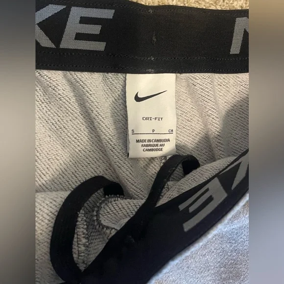 Men’s Nike Dri-Fit Gray Sweatpants - Picture 3 of 5